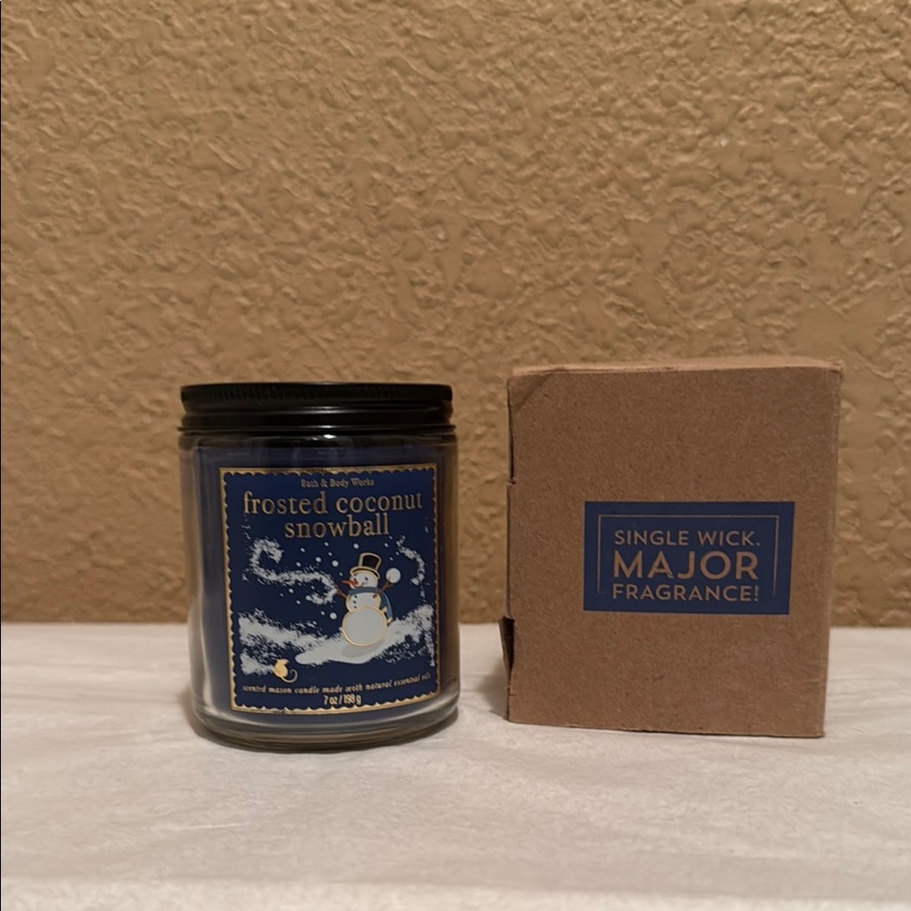 NWT Bath & Body Works Frosted Coconut Snowball Candle.  Single wick.